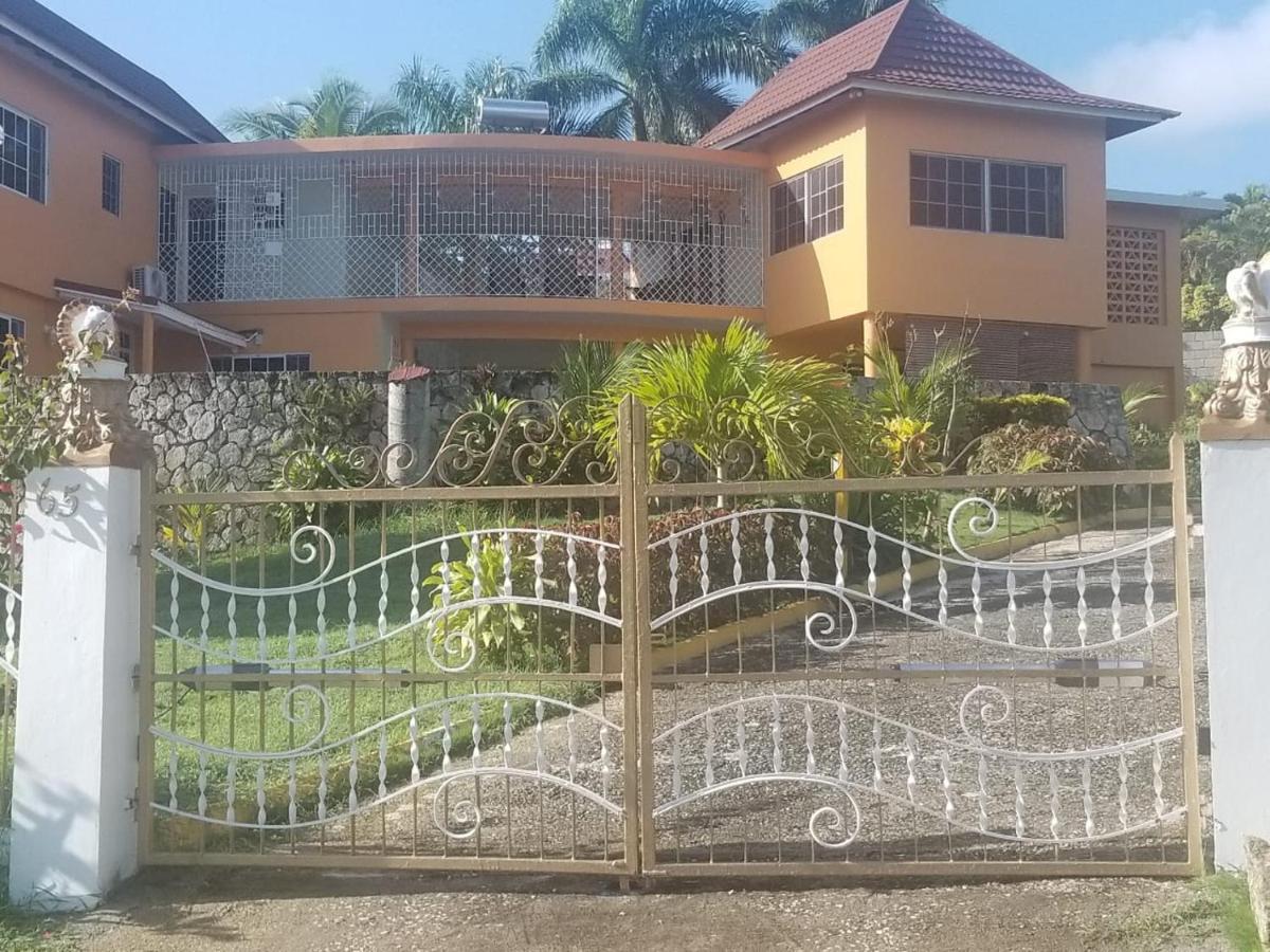 Chaudhry Holiday House Montego Bay Eksteriør billede