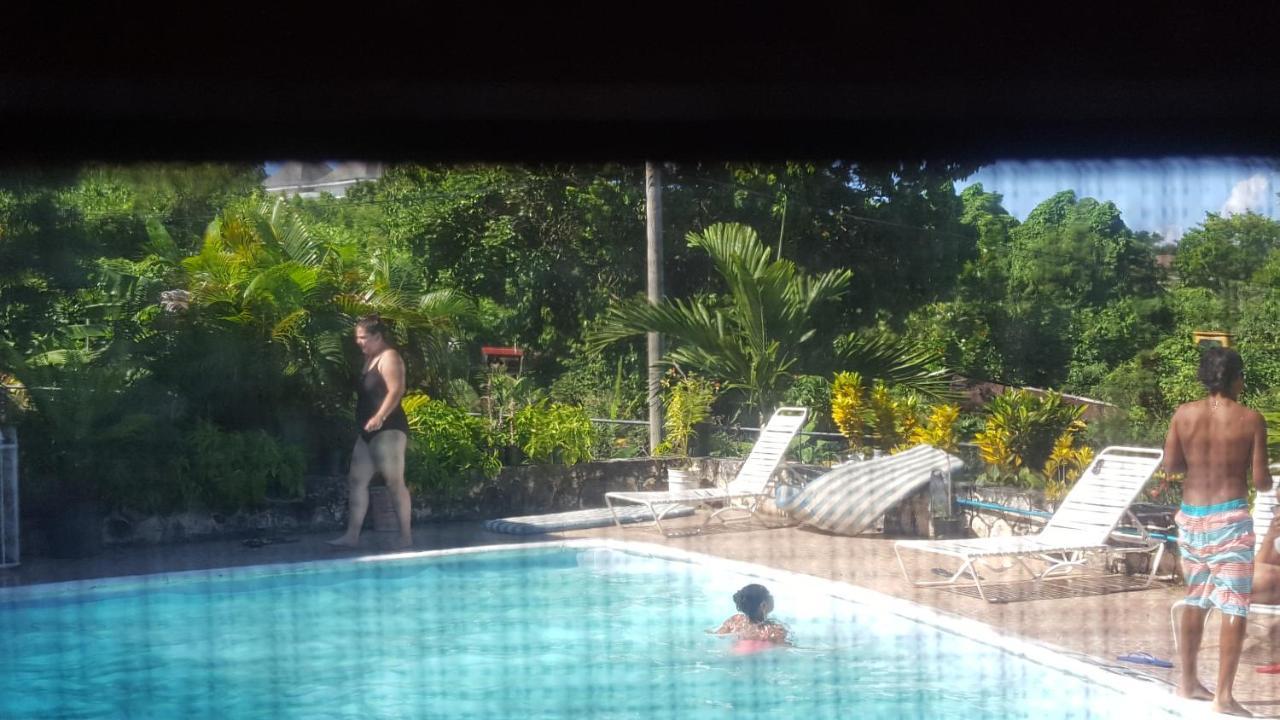 Chaudhry Holiday House Montego Bay Eksteriør billede